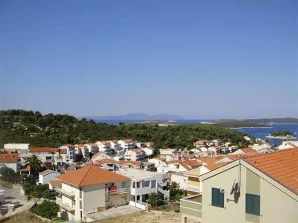 Apartments Mazuran Hvar Town Exterior photo