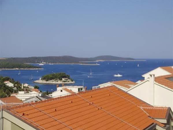 Apartments Mazuran Hvar Town Exterior photo